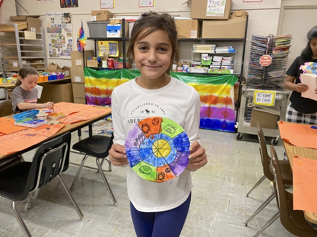 Wilkins School 4th grade students in art class